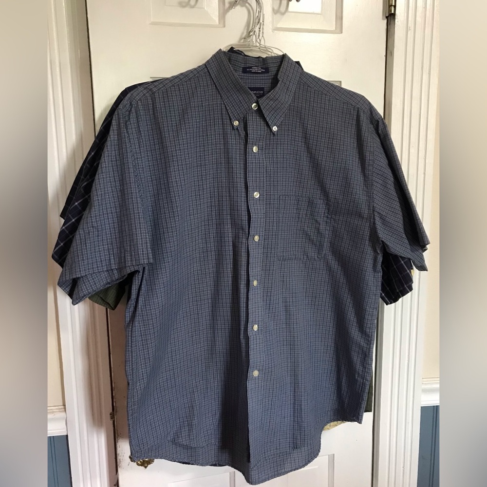 Size L Arrow Wrinkle Free Short Sleeve Button Down Shirt. Great Blue Color!